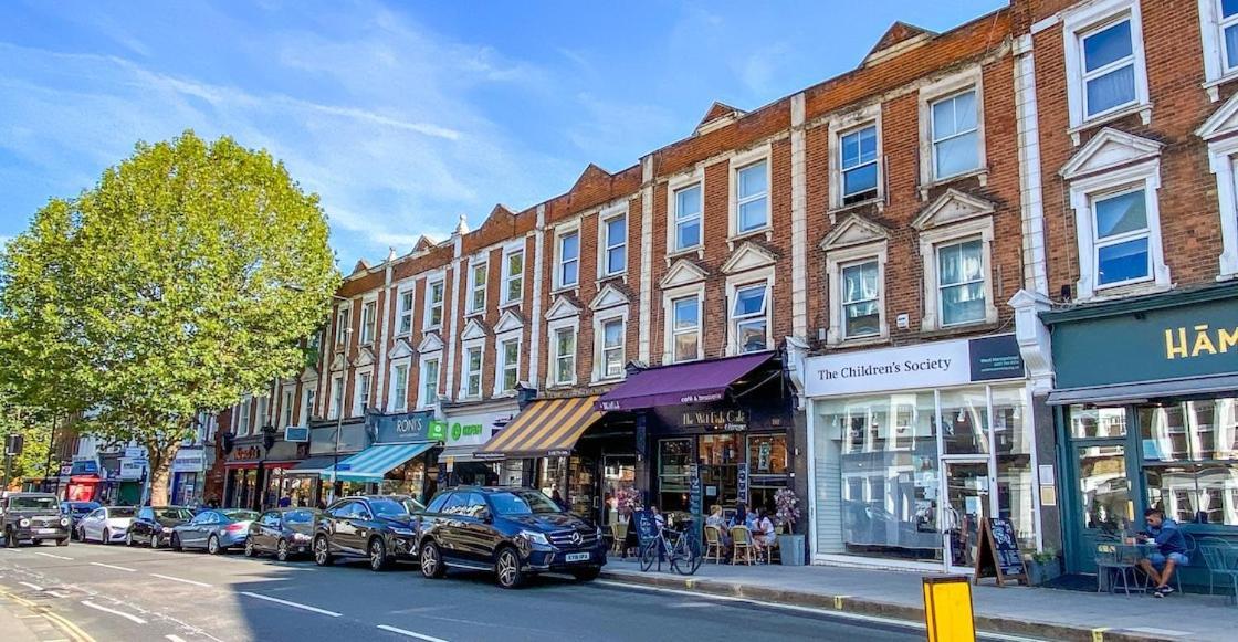 Lovely 2 Bedroom In West Hampstead, Apartament Londra