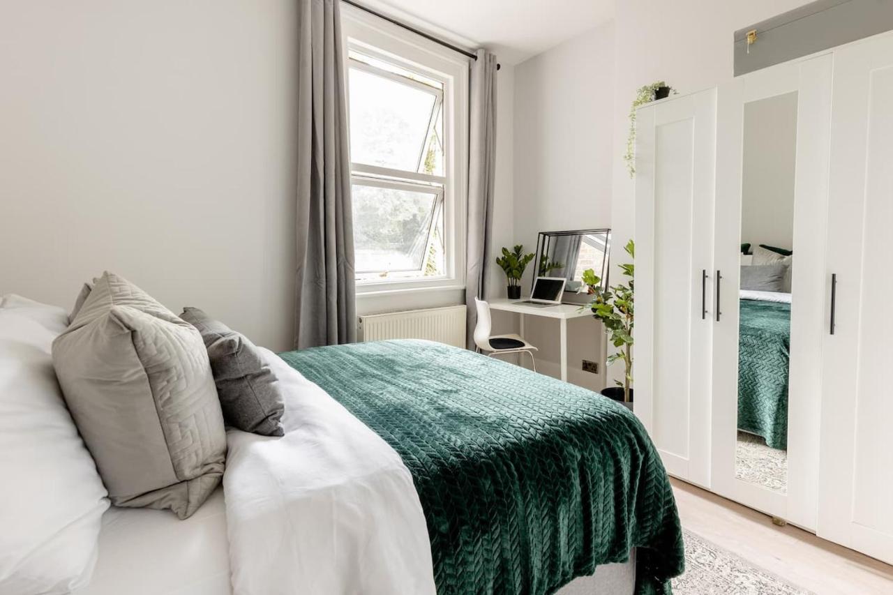 Lovely 2 Bedroom In West Hampstead, Londra